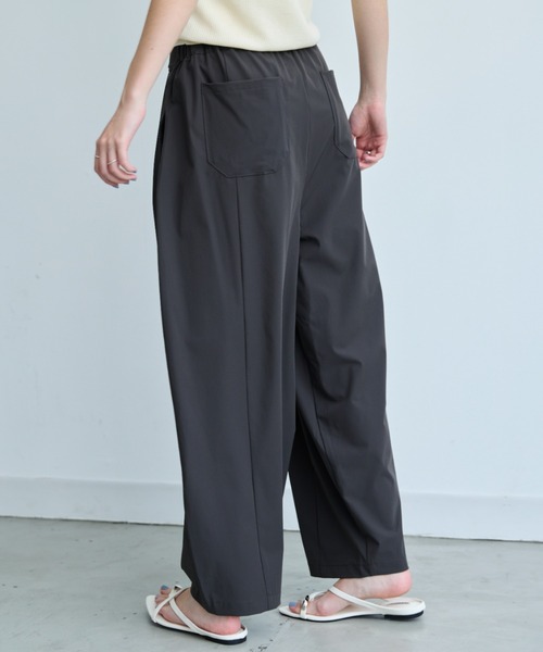 DRWCYS（ドロシーズ）の「【接触冷感/UVカット】タックコクーンパンツ（その他パンツ・レディース・チャコールグレー/ブラック・FREE）」の20枚目の写真
