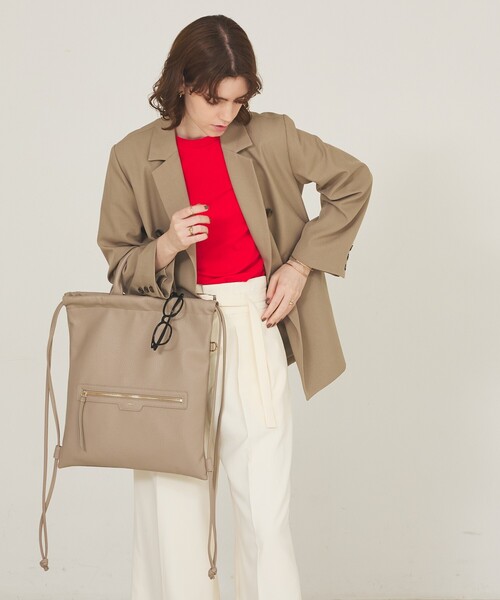LOWELL things(ロウェル シングス)の「2WAYリバーシブルナップサック/フェイクレザー/A4/推し活(バックパック/リュック・レディース・グレイッシュベージュ/ブラック・フリー)」の7枚目の写真
