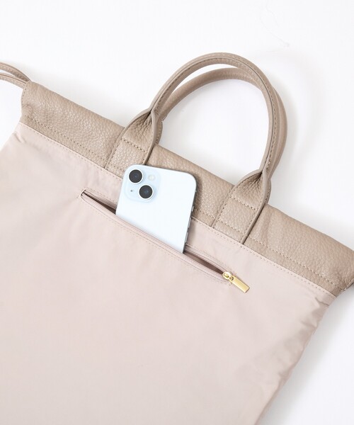 LOWELL things(ロウェル シングス)の「2WAYリバーシブルナップサック/フェイクレザー/A4/推し活(バックパック/リュック・レディース・グレイッシュベージュ/ブラック・フリー)」の16枚目の写真