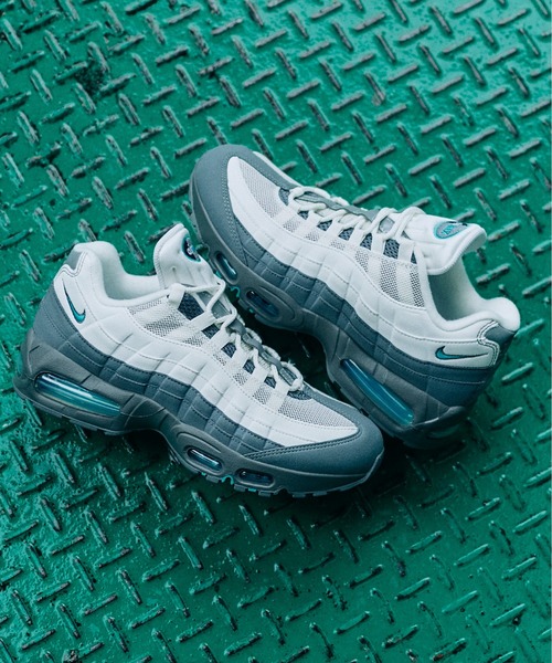 NIKE(ナイキ)の「AIR MAX 95 BIG BUBBLE HM4740-103(スニーカー・メンズ・ホワイト・27.5cm/24.5cm/24.0cm/27.0cm/26.5cm/26.0cm/25.5cm/25.0cm/28.5cm/28.0cm)」の2枚目の写真