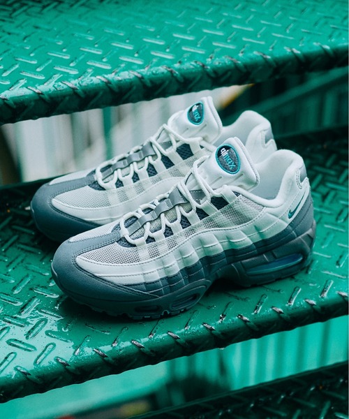 NIKE(ナイキ)の「AIR MAX 95 BIG BUBBLE HM4740-103(スニーカー・メンズ・ホワイト・27.5cm/24.5cm/24.0cm/27.0cm/26.5cm/26.0cm/25.5cm/25.0cm/28.5cm/28.0cm)」の4枚目の写真