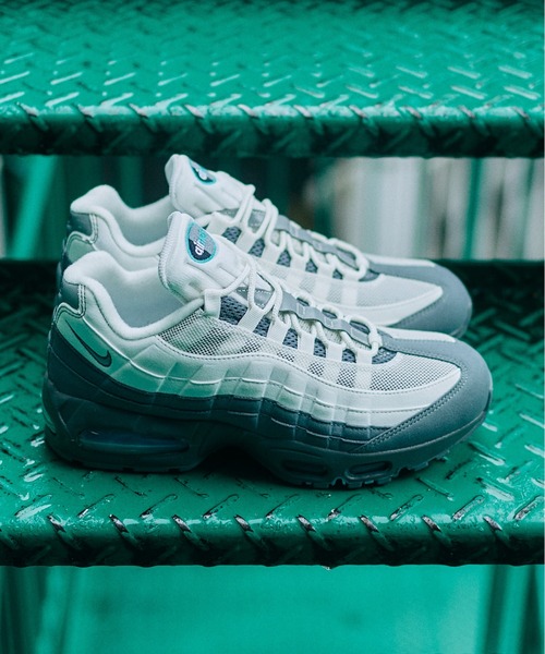 NIKE(ナイキ)の「AIR MAX 95 BIG BUBBLE HM4740-103(スニーカー・メンズ・ホワイト・27.5cm/24.5cm/24.0cm/27.0cm/26.5cm/26.0cm/25.5cm/25.0cm/28.5cm/28.0cm)」の5枚目の写真