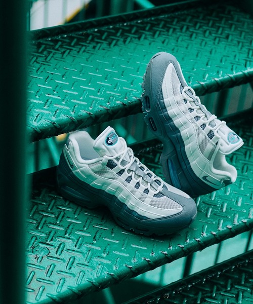 NIKE(ナイキ)の「AIR MAX 95 BIG BUBBLE HM4740-103(スニーカー・メンズ・ホワイト・27.5cm/24.5cm/24.0cm/27.0cm/26.5cm/26.0cm/25.5cm/25.0cm/28.5cm/28.0cm)」の6枚目の写真