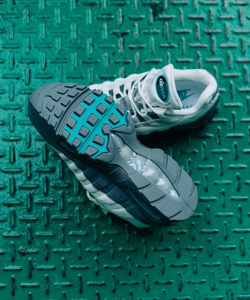NIKE(ナイキ)の「AIR MAX 95 BIG BUBBLE HM4740-103(スニーカー・メンズ・ホワイト・27.5cm/24.5cm/24.0cm/27.0cm/26.5cm/26.0cm/25.5cm/25.0cm/28.5cm/28.0cm)」の12枚目の写真