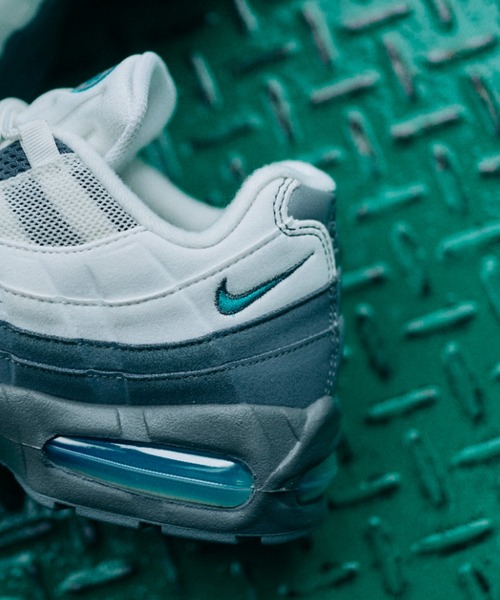 NIKE(ナイキ)の「AIR MAX 95 BIG BUBBLE HM4740-103(スニーカー・メンズ・ホワイト・27.5cm/24.5cm/24.0cm/27.0cm/26.5cm/26.0cm/25.5cm/25.0cm/28.5cm/28.0cm)」の10枚目の写真
