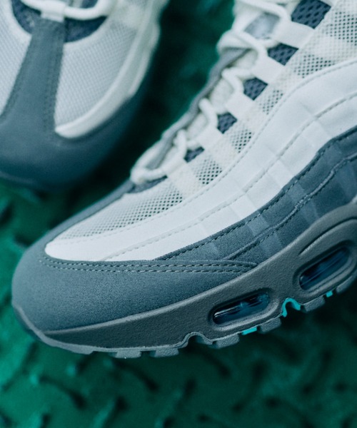 NIKE(ナイキ)の「AIR MAX 95 BIG BUBBLE HM4740-103(スニーカー・メンズ・ホワイト・27.5cm/24.5cm/24.0cm/27.0cm/26.5cm/26.0cm/25.5cm/25.0cm/28.5cm/28.0cm)」の7枚目の写真
