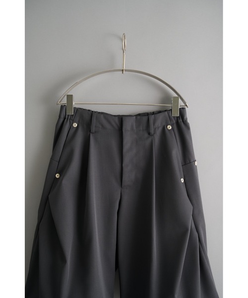 CONZ(コンズ)の「curve leg wide shorts/ショートパンツ/夏服/カーブシルエット/CONZ(スラックス・メンズ・ブラック/カーキ/グレー・3/2)」の12枚目の写真