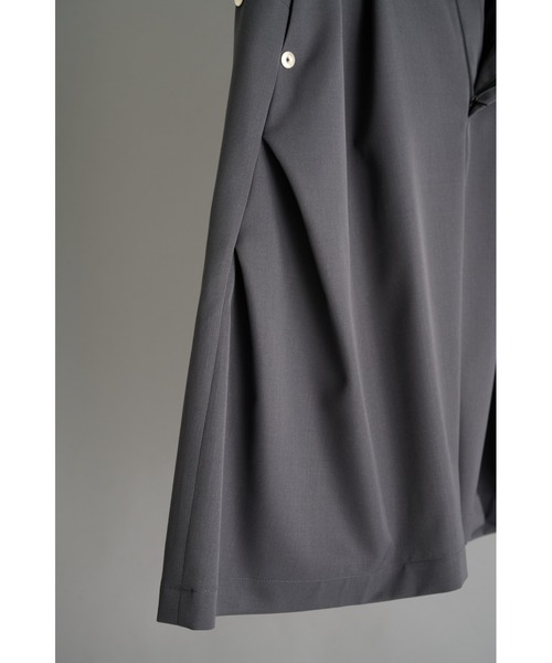 CONZ(コンズ)の「curve leg wide shorts/ショートパンツ/夏服/カーブシルエット/CONZ(スラックス・メンズ・ブラック/カーキ/グレー・3/2)」の9枚目の写真
