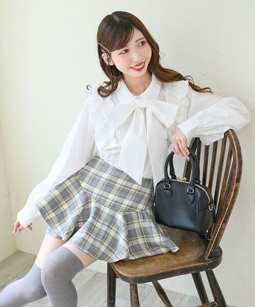 MAJESTIC LEGON(マジェスティックレゴン)の「レイヤードライクフレアショートスカパン(スカート・レディース・ホワイト系その他2/グレー/ブラック系その他・MEDIUM)」の7枚目の写真