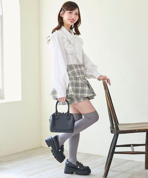 MAJESTIC LEGON(マジェスティックレゴン)の「レイヤードライクフレアショートスカパン(スカート・レディース・ホワイト系その他2/グレー/ブラック系その他・MEDIUM)」の10枚目の写真
