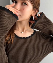 【mily bilet】すっきりシルエットで華やかに映える♪スカラップデザイン配色ニットトップス