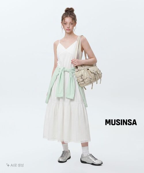 DEINET(ダイニット)の「BELTED POCKET SHOULDER BAG IN BEIGE(ショルダーバッグ・レディース・その他・FREE)」の9枚目の写真