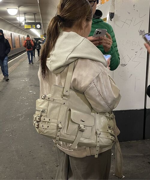 DEINET(ダイニット)の「BELTED POCKET SHOULDER BAG IN BEIGE(ショルダーバッグ・レディース・その他・FREE)」の12枚目の写真