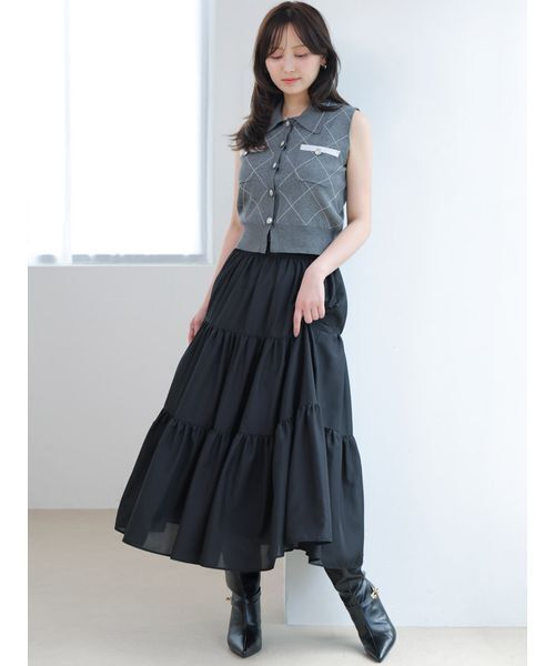 SNIDEL（スナイデル）の「ニットベスト×ティアードスカートセット（ワンピース・レディース・マスタード/グレー/ホワイト・0/1）」の5枚目の写真