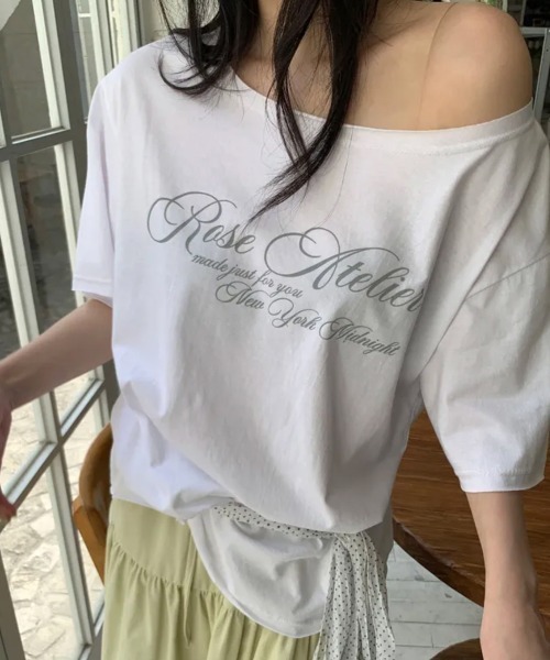 LOENNE(ロエヌ)の「Lettering Off-Shoulder Tee / レタリングオフショルダーTシャツ(Tシャツ/カットソー・レディース・ネイビー/ホワイト・FREE)」の3枚目の写真