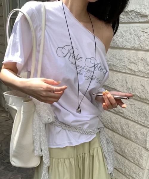 LOENNE(ロエヌ)の「Lettering Off-Shoulder Tee / レタリングオフショルダーTシャツ(Tシャツ/カットソー・レディース・ネイビー/ホワイト・FREE)」の7枚目の写真