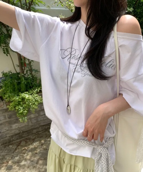 LOENNE(ロエヌ)の「Lettering Off-Shoulder Tee / レタリングオフショルダーTシャツ(Tシャツ/カットソー・レディース・ネイビー/ホワイト・FREE)」の10枚目の写真