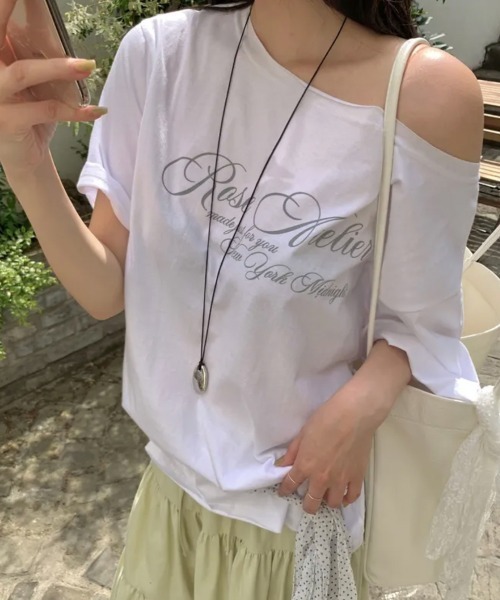 LOENNE(ロエヌ)の「Lettering Off-Shoulder Tee / レタリングオフショルダーTシャツ(Tシャツ/カットソー・レディース・ネイビー/ホワイト・FREE)」の11枚目の写真