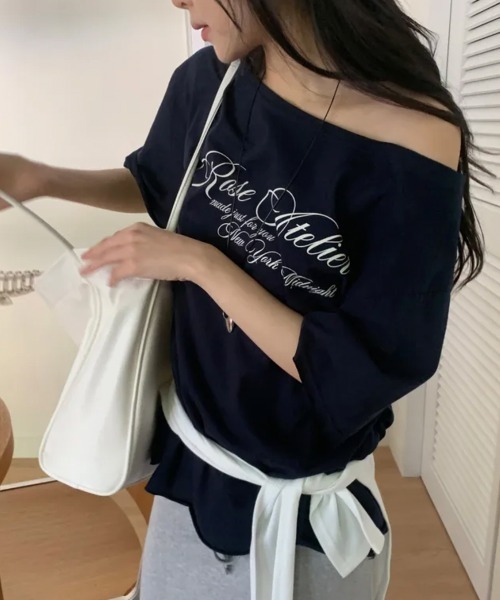 LOENNE(ロエヌ)の「Lettering Off-Shoulder Tee / レタリングオフショルダーTシャツ(Tシャツ/カットソー・レディース・ネイビー/ホワイト・FREE)」の12枚目の写真
