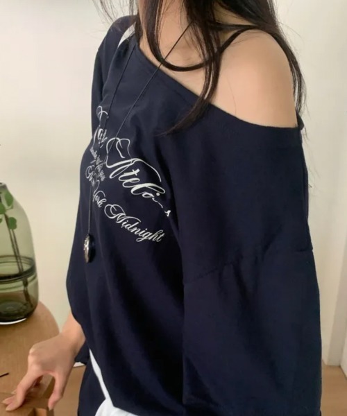 LOENNE(ロエヌ)の「Lettering Off-Shoulder Tee / レタリングオフショルダーTシャツ(Tシャツ/カットソー・レディース・ネイビー/ホワイト・FREE)」の13枚目の写真