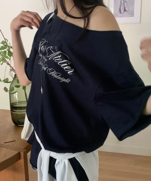 LOENNE(ロエヌ)の「Lettering Off-Shoulder Tee / レタリングオフショルダーTシャツ(Tシャツ/カットソー・レディース・ネイビー/ホワイト・FREE)」の14枚目の写真