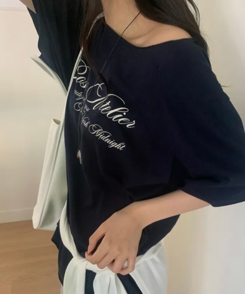 LOENNE(ロエヌ)の「Lettering Off-Shoulder Tee / レタリングオフショルダーTシャツ(Tシャツ/カットソー・レディース・ネイビー/ホワイト・FREE)」の17枚目の写真