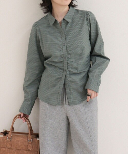 fredy emue(フレディエミュ)の「【WEB限定カラーあり】フロントギャザーコンパクトシャツ(シャツ/ブラウス・レディース・サックスブルー/キャメル/ブラウン系その他/ブラック系その他/ブルー系その他・38)」の4枚目の写真