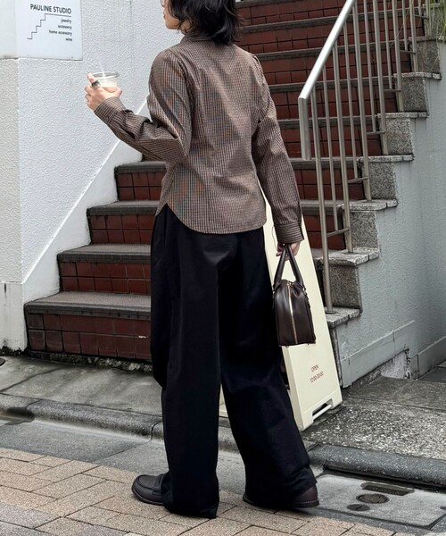 fredy emue(フレディエミュ)の「【WEB限定カラーあり】フロントギャザーコンパクトシャツ(シャツ/ブラウス・レディース・サックスブルー/キャメル/ブラウン系その他/ブラック系その他/ブルー系その他・38)」の7枚目の写真