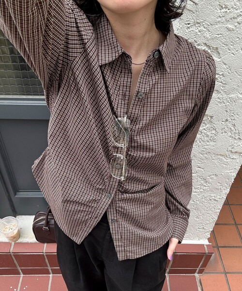 fredy emue(フレディエミュ)の「【WEB限定カラーあり】フロントギャザーコンパクトシャツ(シャツ/ブラウス・レディース・サックスブルー/キャメル/ブラウン系その他/ブラック系その他/ブルー系その他・38)」の12枚目の写真