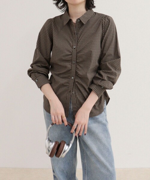 fredy emue(フレディエミュ)の「【WEB限定カラーあり】フロントギャザーコンパクトシャツ(シャツ/ブラウス・レディース・サックスブルー/キャメル/ブラウン系その他/ブラック系その他/ブルー系その他・38)」の18枚目の写真
