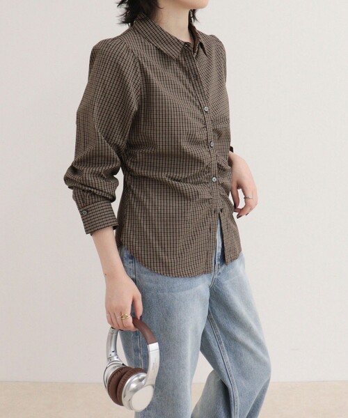 fredy emue(フレディエミュ)の「【WEB限定カラーあり】フロントギャザーコンパクトシャツ(シャツ/ブラウス・レディース・サックスブルー/キャメル/ブラウン系その他/ブラック系その他/ブルー系その他・38)」の19枚目の写真