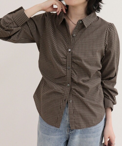 fredy emue(フレディエミュ)の「【WEB限定カラーあり】フロントギャザーコンパクトシャツ(シャツ/ブラウス・レディース・サックスブルー/キャメル/ブラウン系その他/ブラック系その他/ブルー系その他・38)」の6枚目の写真