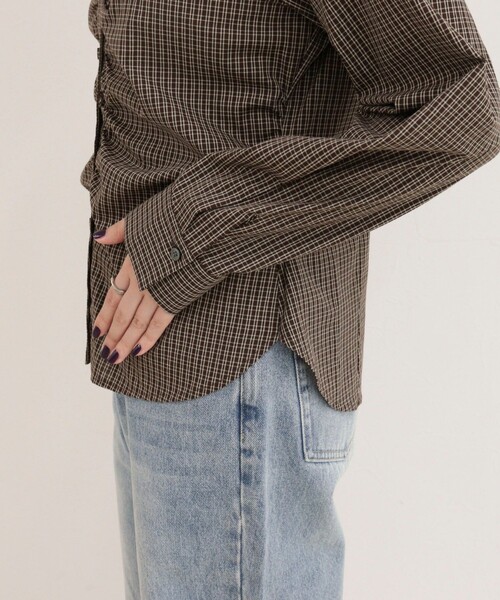 fredy emue(フレディエミュ)の「【WEB限定カラーあり】フロントギャザーコンパクトシャツ(シャツ/ブラウス・レディース・サックスブルー/キャメル/ブラウン系その他/ブラック系その他/ブルー系その他・38)」の13枚目の写真