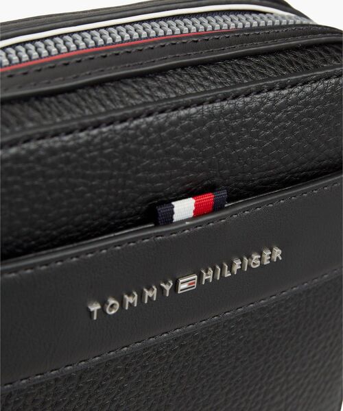 TOMMY HILFIGER(トミーヒルフィガー)の「セントラルミニリポーターバッグ(ボディバッグ/ウエストポーチ・メンズ・ブラック・FREE)」の4枚目の写真