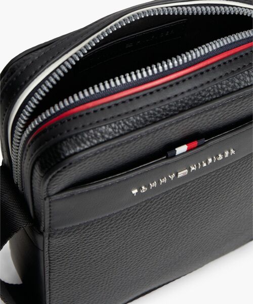 TOMMY HILFIGER(トミーヒルフィガー)の「セントラルミニリポーターバッグ(ボディバッグ/ウエストポーチ・メンズ・ブラック・FREE)」の5枚目の写真