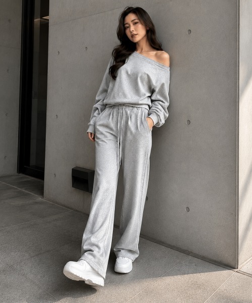 center i(センターアイ)の「ワンショルダースウェットトップス ワイドパンツ2点セットアップ(セットアップ・レディース・ブラック/グレー・FREE)」の7枚目の写真