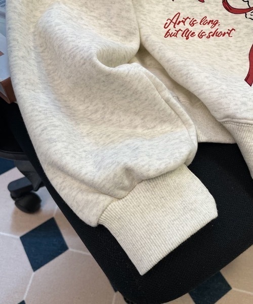 SHEPP(シープ)の「【26年秋冬新作】うさぎリボンプリント ビッグシルエット スウェット(スウェット・レディース・アイボリー・M)」の3枚目の写真