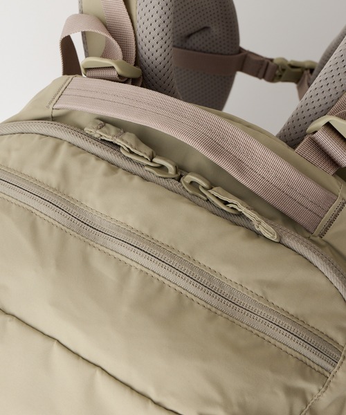 WILD THINGS（ワイルドシングス）の「【WILD THINGS】METROPOLIS BACK PACK M（バックパック/リュック・レディース・ブラック/ベージュ・ONE SIZE）」の11枚目の写真