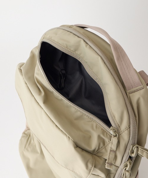 WILD THINGS（ワイルドシングス）の「【WILD THINGS】METROPOLIS BACK PACK M（バックパック/リュック・レディース・ブラック/ベージュ・ONE SIZE）」の19枚目の写真