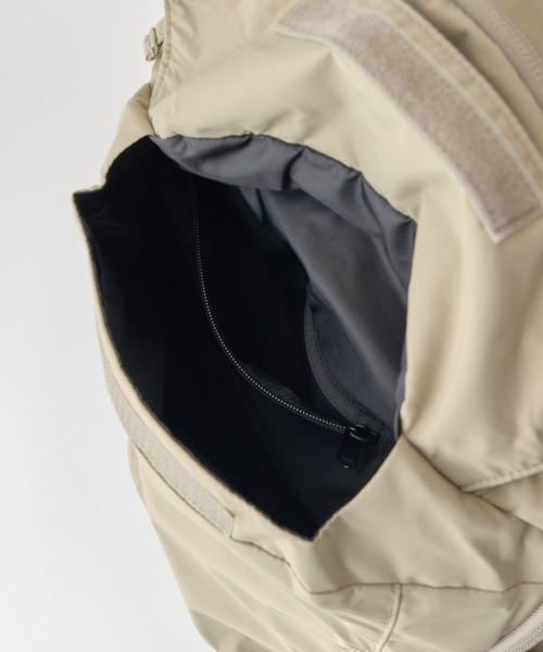 WILD THINGS（ワイルドシングス）の「【WILD THINGS】METROPOLIS BACK PACK M（バックパック/リュック・レディース・ブラック/ベージュ・ONE SIZE）」の22枚目の写真