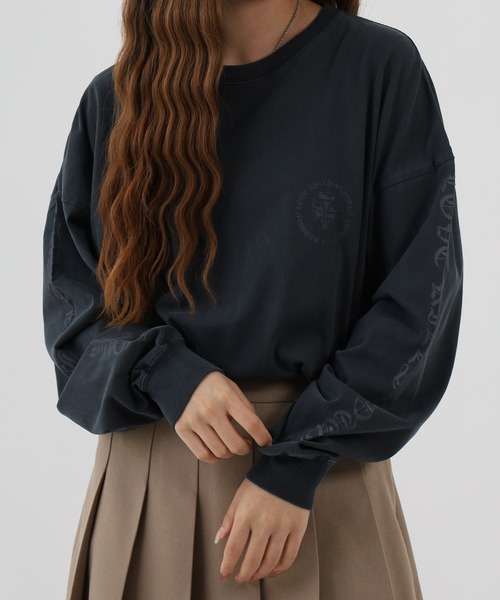 Ed Hardy(エドハーディー)の「ED HARDY ピグメント加工 クロスモチーフ柄長袖Tシャツ(Tシャツ/カットソー・メンズ・チャコールグレー/ブラック・L/M)」の1枚目の写真