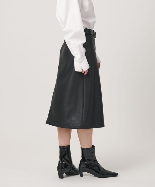 ER(イーアール)の「<ER>レザーライク ミディ スカート(スカート・レディース・ダークブラウン/ブラック・S/M)」の6枚目の写真