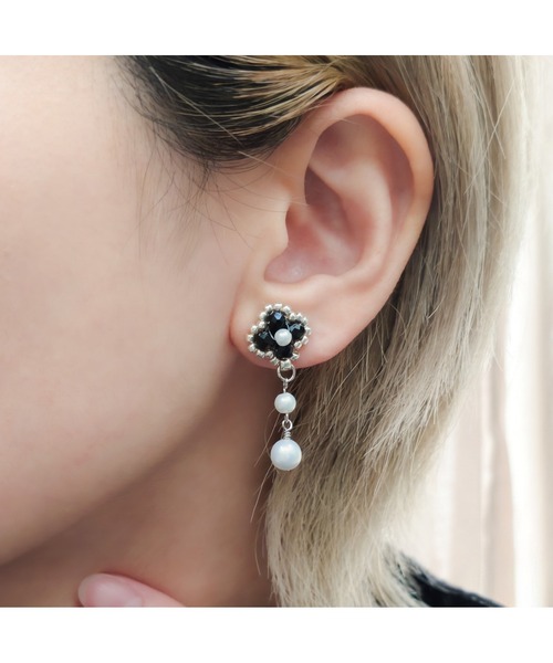 tone(トーン)の「【SunnyBOX】ガラスのビジュー風ピアス(MA)(ピアス(両耳用)・レディース・クリア/ブラック・FREE)」の1枚目の写真