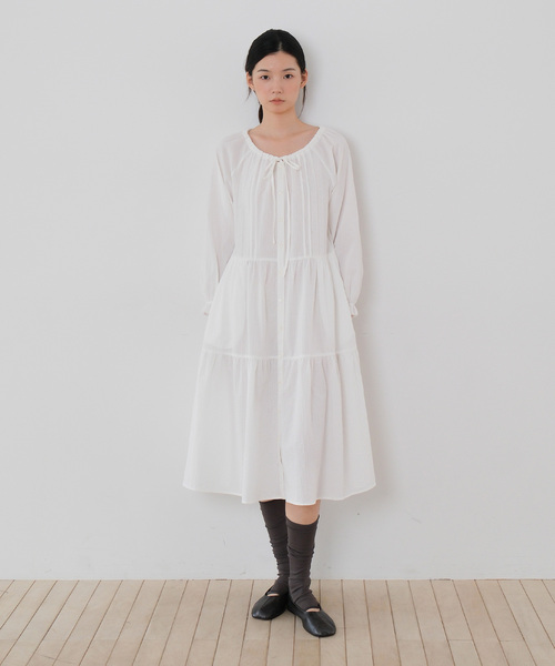 MOUI(モウイ)の「セージ ピンタックワンピース(オフホワイト)(ワンピース・レディース・ホワイト・FREE)」の1枚目の写真