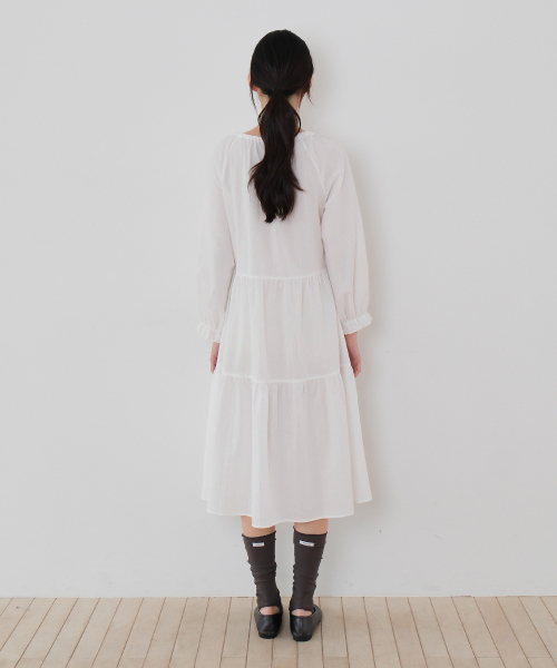 MOUI(モウイ)の「セージ ピンタックワンピース(オフホワイト)(ワンピース・レディース・ホワイト・FREE)」の9枚目の写真