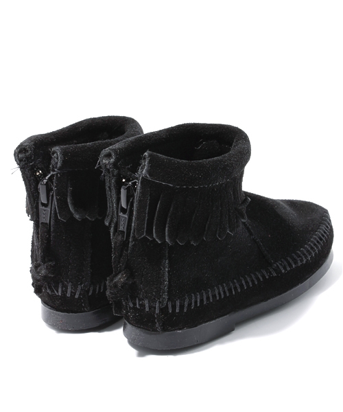 こども ビームス(コドモビームス)の「△MINNETONKA / フリンジ付きショートブーツ (14.5~22cm)(ブーツ・キッズ・ブラック/ブラウン/ベージュ・14.5/15.5/16/17/18/19/13(20)/1(20.5cm)/2(21㎝)/3(22㎝))」の6枚目の写真