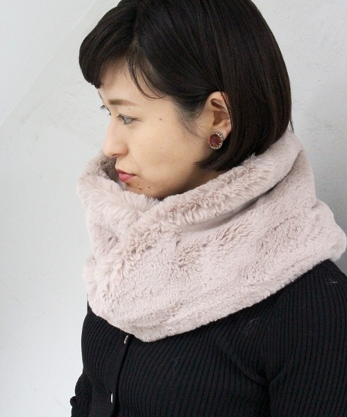 ottilie（オティーリエ）の「エコファーBIGスヌード（ストール/ショール・レディース・ブラック/ベージュ/グレー/サックスブルー・FREE）」の4枚目の写真