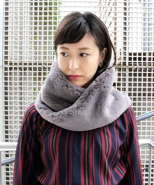 ottilie（オティーリエ）の「エコファーBIGスヌード（ストール/ショール・レディース・ブラック/ベージュ/グレー/サックスブルー・FREE）」の3枚目の写真