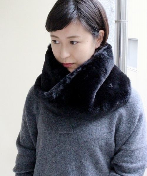 ottilie（オティーリエ）の「エコファーBIGスヌード（ストール/ショール・レディース・ブラック/ベージュ/グレー/サックスブルー・FREE）」の14枚目の写真