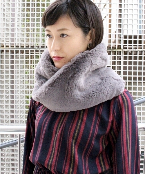 ottilie（オティーリエ）の「エコファーBIGスヌード（ストール/ショール・レディース・ブラック/ベージュ/グレー/サックスブルー・FREE）」の13枚目の写真